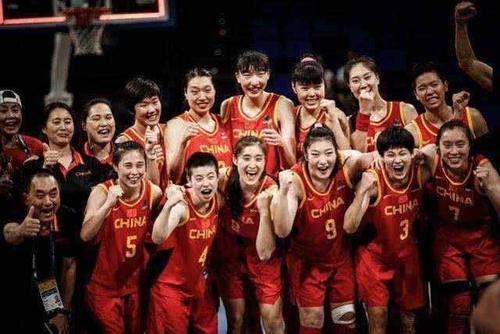 她是中国篮球女巨人，因太高终身未嫁，37岁身披队服因病孤苦去