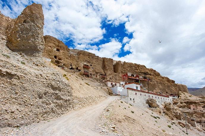 <a href='http://travel.sina.com.cn/xizang-lvyou/?from=b-keyword' >西藏</a>也有悬空寺,曾是僧人闭关苦修之地