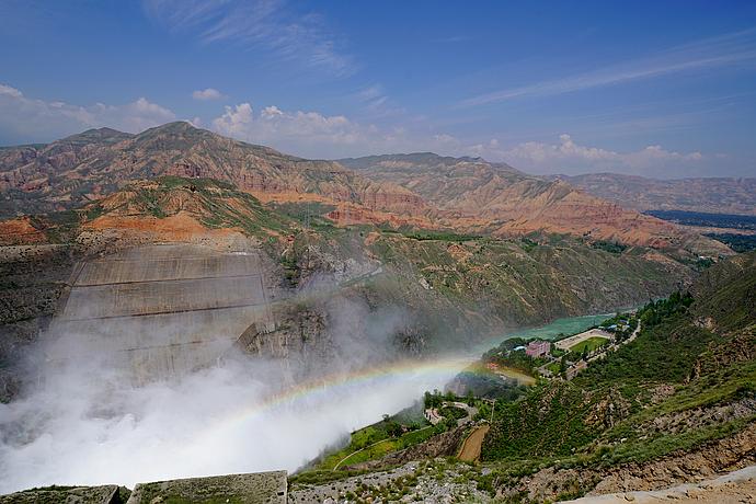 在<a href='http://travel.sina.com.cn/qinghai-lvyou/?from=b-keyword' >青海</a>,浊浪滔天的黄河也可以如此清澈美丽
