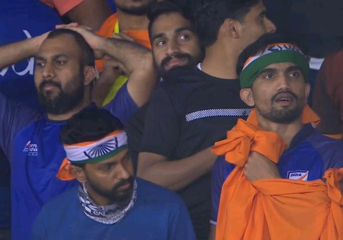 神话破灭！一场0-2让印度队濒临绝境 看台上球迷陷入死寂
