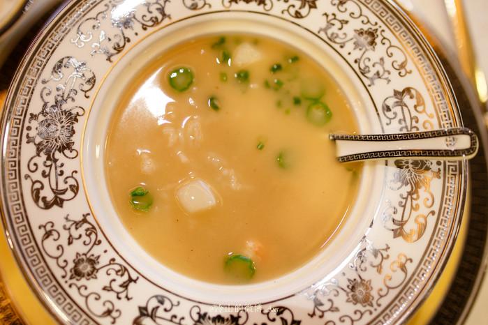一人一份的龙虾泡饭,鲜味十足