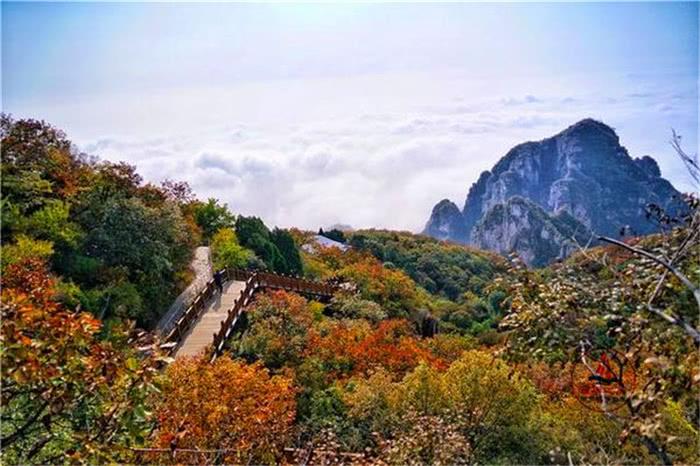 河北红色旅游景点，风景独特的狼牙山，还有壮观的玻璃栈道