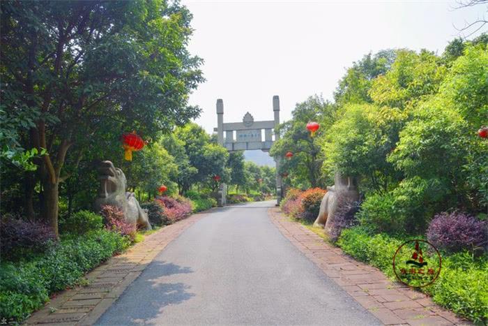 中国最大的洞中石窟，江西南岩寺，藏有世界最大的卧佛