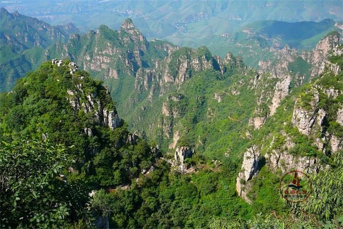 河北红色旅游景点，风景独特的狼牙山，还有壮观的玻璃栈道