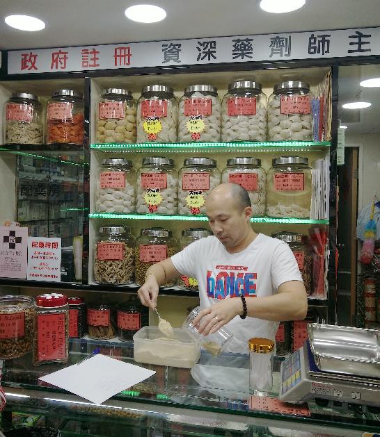 一两变一钱价格翻十倍 小心香港药店购物套路