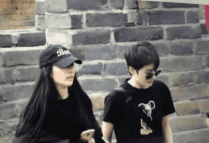 曾轶可怎么消失了? 她和刘亦菲之间发生了什么?