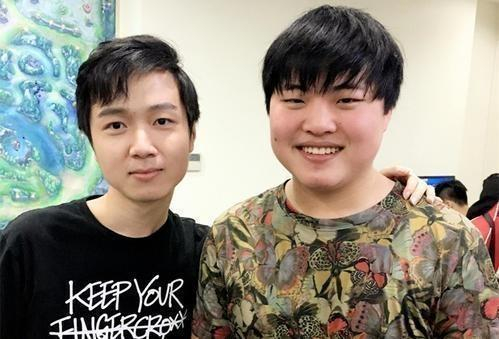 RNG新老上单相聚虎牙,神超首秀爆料姿态家世:北京富二代!!