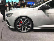 十年前叫价40万如今12万起步没人懂，见过车标的00后不多