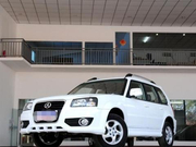 野马F10设计简洁得体，辨识度比较高，整车线条优美流畅