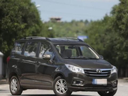 英致737外观大气上档次，设计很有创意，属于非常耐看的