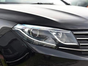 它的前脸造型更加稳重大气，车尾富有年轻气息，内饰配色很温馨