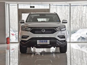 刚柔并济的车型，搭载四驱系统，翻山越岭如履平地