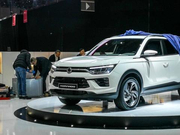 又一韩系车来搅局，能与C-HR凹造型，内舱却有大众帕萨特味道