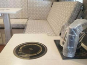 接地气的国产房车，核载6人上下铺设计，一看售价，国人一片欢呼