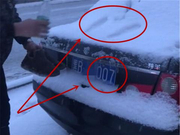 5万铃木现东北，车牌007本不会在意，但路人行为实在吸睛！