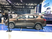 全新的东风风神AX3来袭，售价最低为6.39万，有竞争力