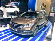 全新的东风风神AX3来袭，售价最低为6.39万，有竞争力