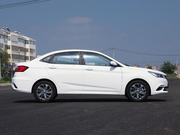 还买啥捷达、桑塔纳？这车指导价才5万多，轴距超2.6米，大厂出品