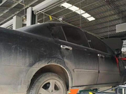 奇瑞旗云2动力不足，车主看着散落的零部件，不由自主挠了头