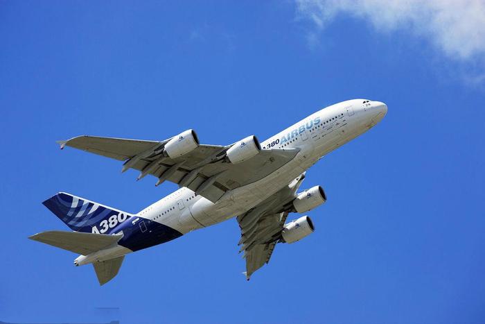 世界最霸气的客机: 航程是波音747的2倍, 空姐是波音747的6倍!