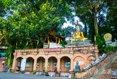 用二百四十多公斤的黃金打造寺廟，清邁有多豪