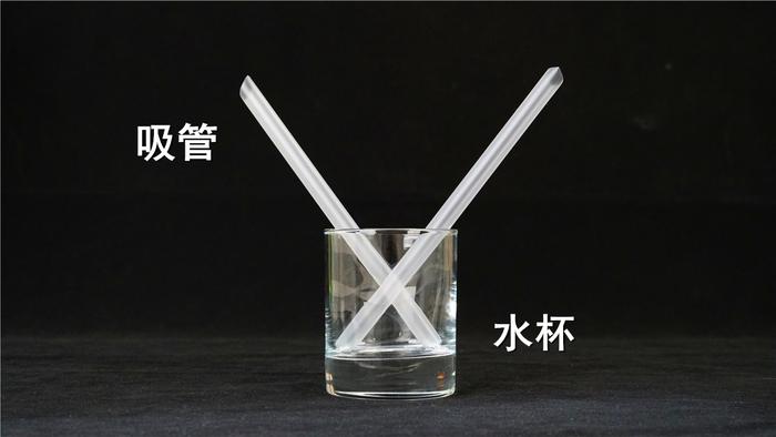 不用嘴吸，杯里的水就自动从吸管喷上来，咋回事？