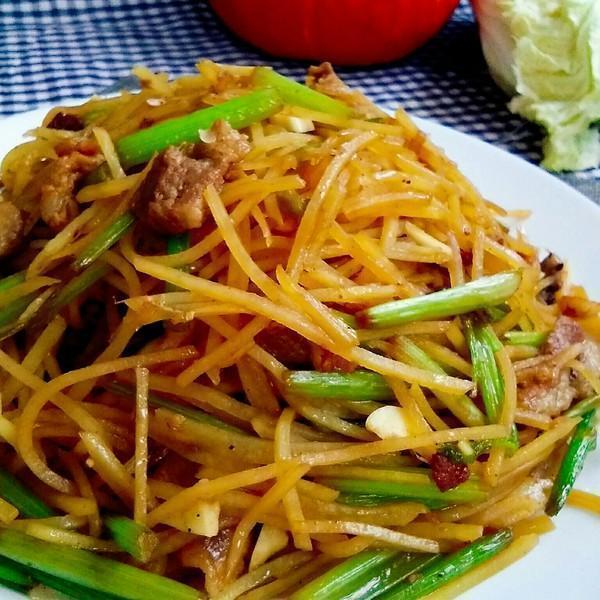 家常土豆丝，红烧狮子头，萝卜泡菜的做法