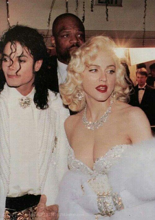 珍贵老照片：1991年麦当娜与杰克逊一起参加奥斯卡典礼