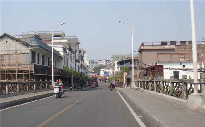 湖南郴州宜章县一个大镇，和广东接壤，是县内唯一的全国重点镇