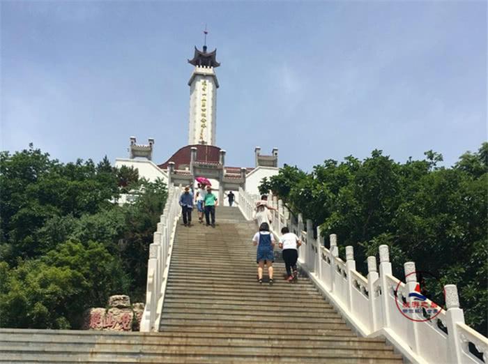 河北红色旅游景点，风景独特的狼牙山，还有壮观的玻璃栈道