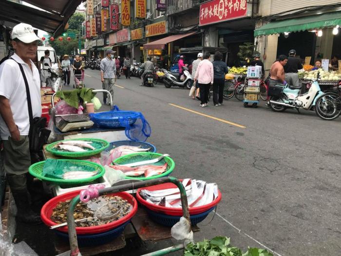 在香港生活难不难? 真实情况到底什么样, 看完菜市场就清楚了