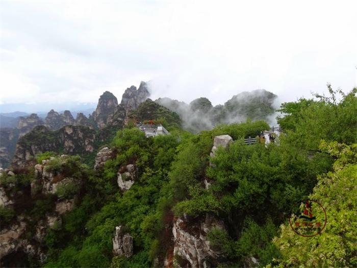 河北红色旅游景点，风景独特的狼牙山，还有壮观的玻璃栈道