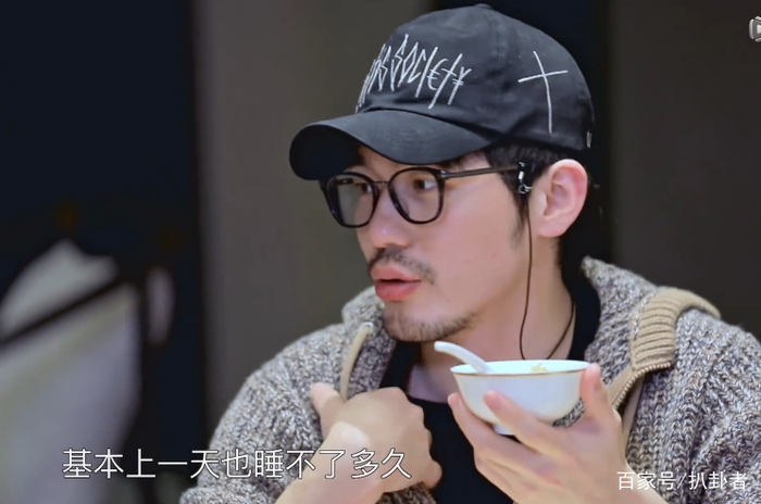 朱亚文拍戏曾4天4夜没睡,太累躺着化妆,白宇太火一天跑3场活动