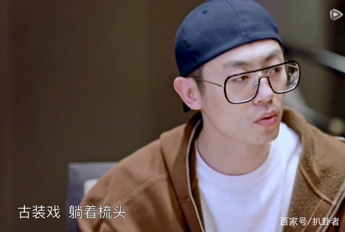 朱亚文拍戏曾4天4夜没睡,太累躺着化妆,白宇太火一天跑3场活动