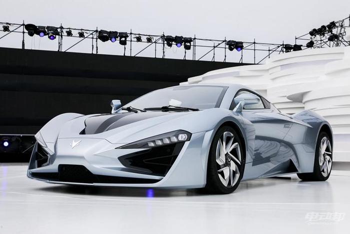 ARCFOX 品牌产品规划：除5款新车，还将有一辆加速3秒内的超跑