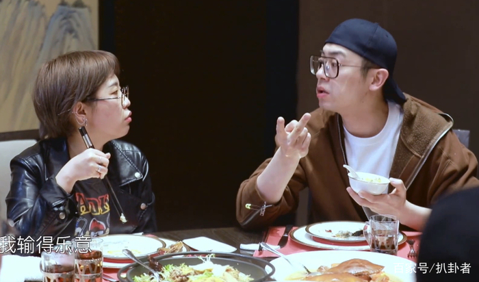 朱亚文拍戏曾4天4夜没睡,太累躺着化妆,白宇太火一天跑3场活动