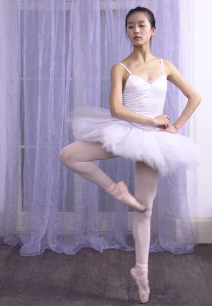 女星挑战芭蕾舞造型，杨幂“黑天鹅”惊艳