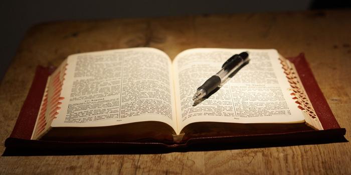 全球第一本英文印刷圣经 从被迫害摧毁到成为拍场宝藏