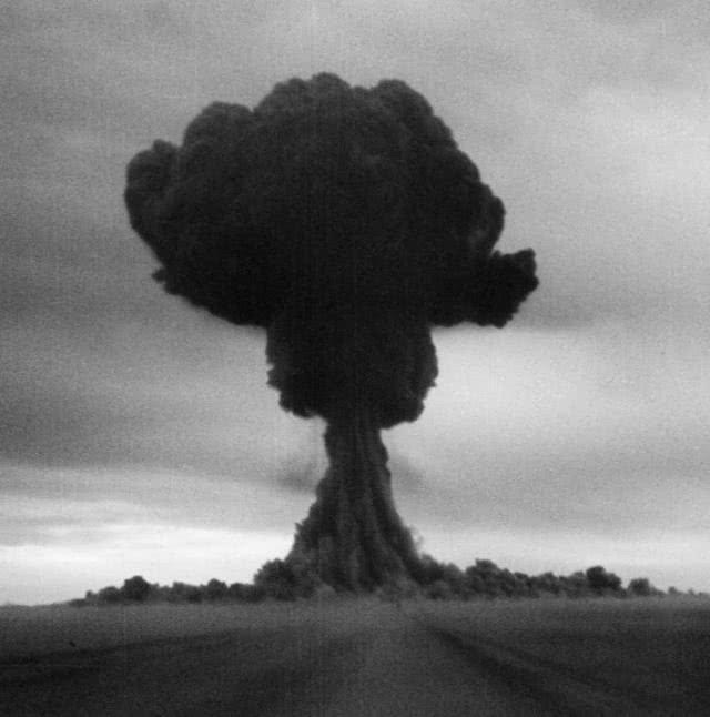 前五个拥核国家的顺序是什么？各国首颗原子弹都叫什么名字？
