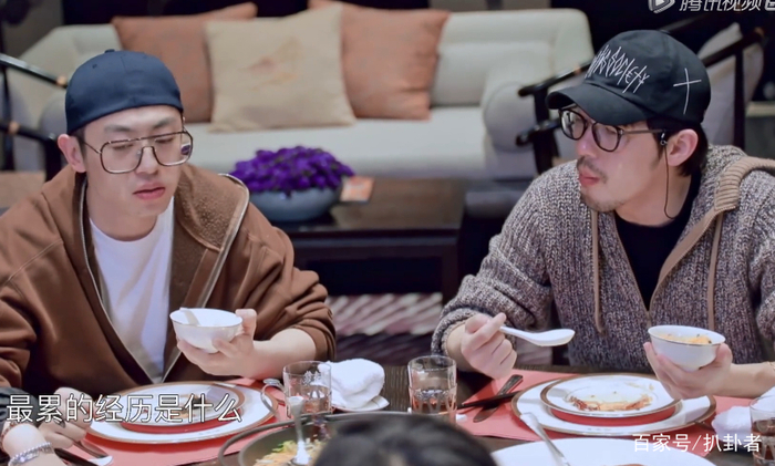 朱亚文拍戏曾4天4夜没睡,太累躺着化妆,白宇太火一天跑3场活动