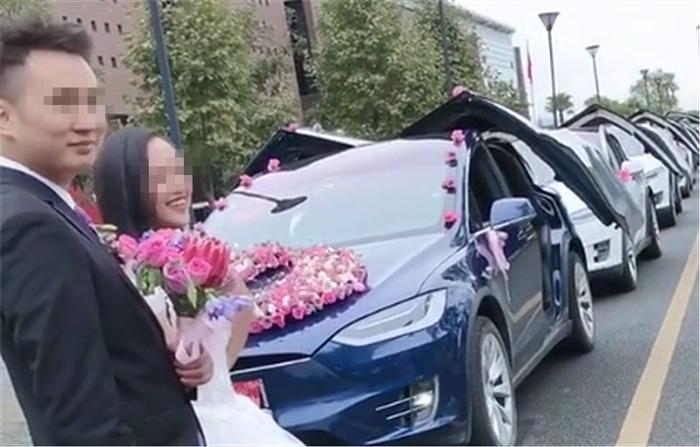 清一色特斯拉做婚车，车价79万租金一天2000，场面很壮观！