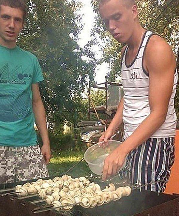 俄罗斯人也爱吃饺子，看看战斗民族的“烤饺子”，都是什么馅