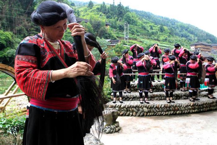 中国“天下第一长发村”，这里的女人只剪一次发，象征长寿富贵