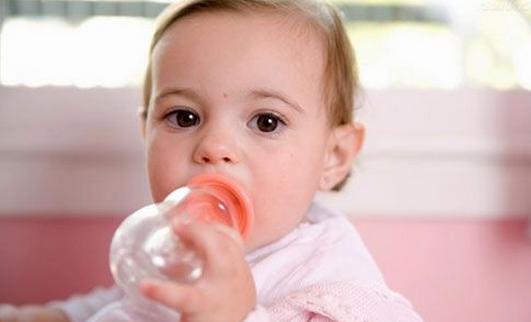 宝宝用的奶瓶，是否需要清洁剂清洗？