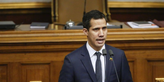 委内瑞拉反对派领导人宣誓任代总统获特朗普承