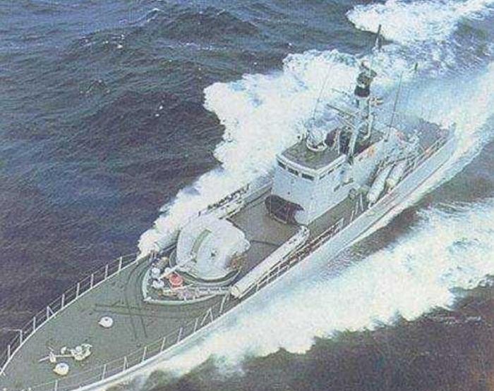056型护卫舰为什么没有采用舷侧排气？并不适合排水量较大的舰船