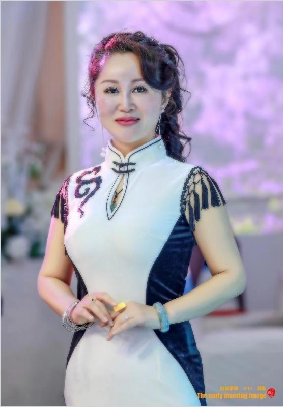 娉娉袅袅多丽质 贵州美女会年会精彩举行