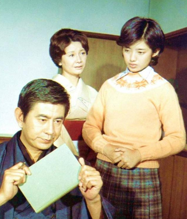 山口百惠一家：两个儿子很帅气，可惜她跟三浦友和都老了！