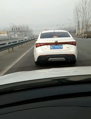 偶遇价值13万名爵锐行，车牌左右一样，网友：比4个8还抢眼！