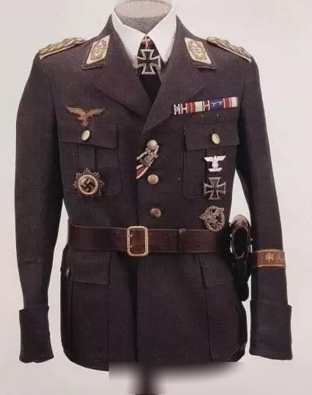 直击二战时期德国军装：党卫军的最帅气，图六是陆军元帅的礼服